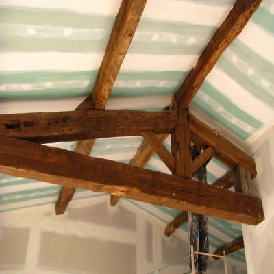 Charpente vieux bois taille ferme tronquée